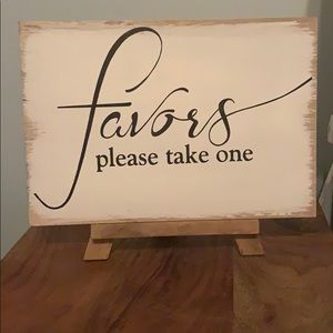 Favors sign